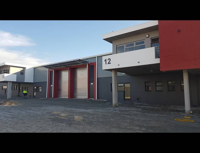 1,006M² FACTORY TO LET IN STIKLAND